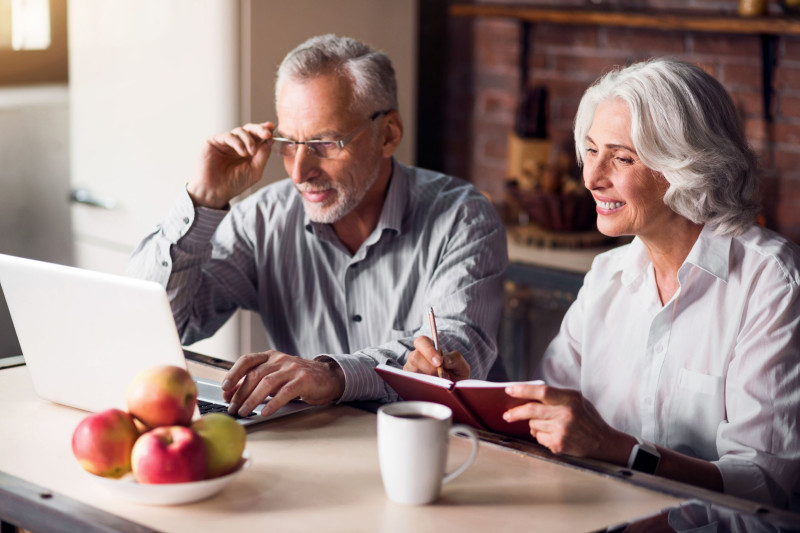 couple trying to decide what caravan to buy