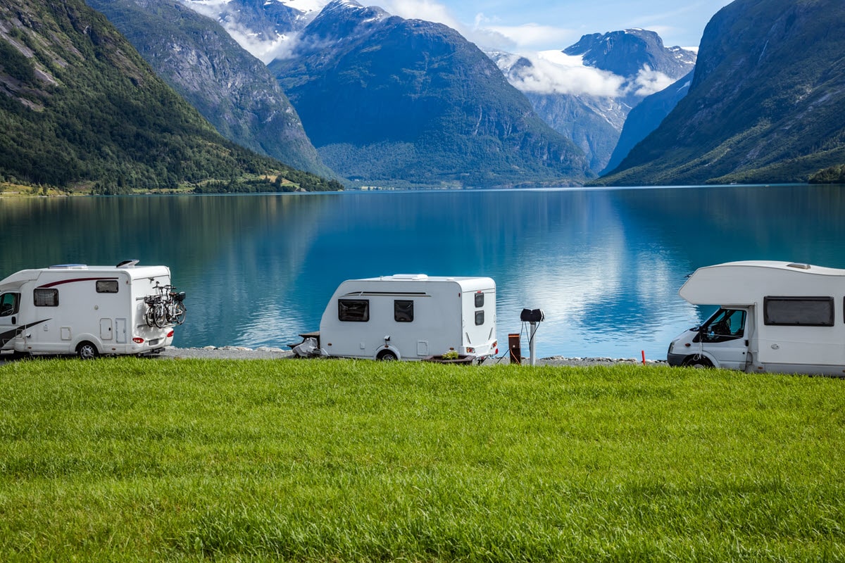 lrv benefits of small caravan contact min